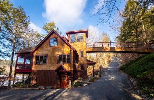 Glendale House | Stay Lakeside This Summer!