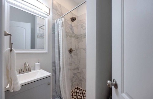 West End House | Stay Luxe in King Suite w/ Fire Pit + Fun & Games