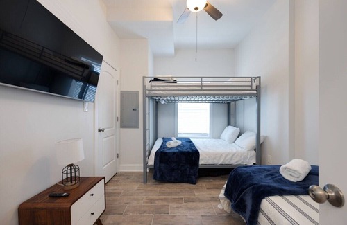 West End House | Stay Luxe in King Suite w/ Fire Pit + Fun & Games