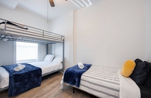 West End House | Stay Luxe in King Suite w/ Fire Pit + Fun & Games