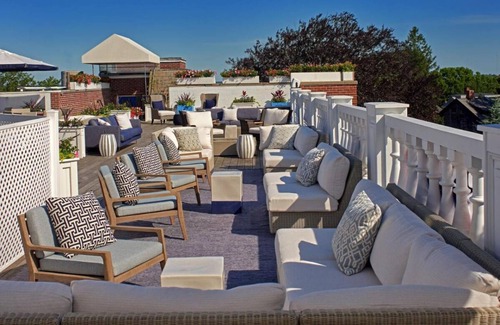 Historic Hill Apartment | Stay Minutes Away from Château-sur-Mer! Indoor Pool, Onsite Parking and Gym!