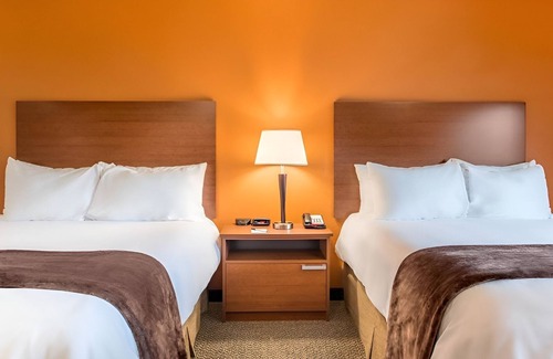 Council Bluffs Hotel | Stay Near Shops + Restaurants in Comfortable Studio w/ Kitchen - Pet-Friendly