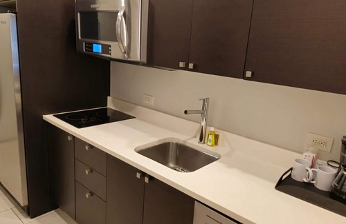 Ludlam Condo | Stay Near the Dolphin Mall, King Studio, kitchen
