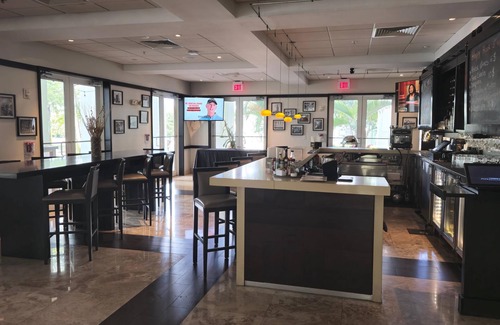 Ludlam Condo | Stay Near the Dolphin Mall, King Studio, kitchen