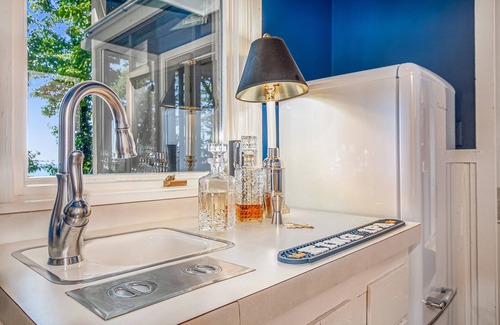 Fennville House | Stay on Lake Michigan ~ Private Hot Tub, Fire Pit, Lakeside Deck!