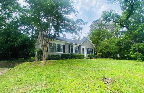 Meridian House | Stay on Magnolia Hill 2BR Cottage in Meridian, Mississippi with Southern Charm