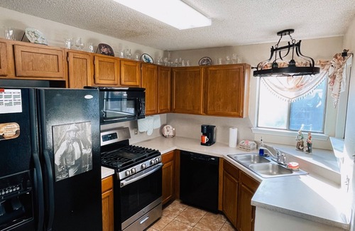 Woodway House | Stay on Rey- Charming 3-bedroom/2 bath house with office space in beautiful Waco