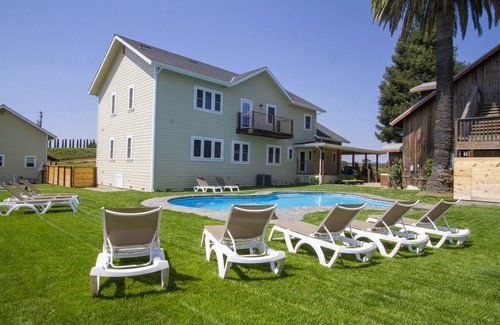 Healdsburg House | Stay on the vineyard, hot tub &pool. 5 Queen suites, chef's kitchen, wrap porch