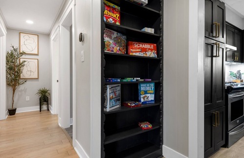 Garden Acres House | Stay & Play - Putt-Putt, Fire Pit, Pool Table