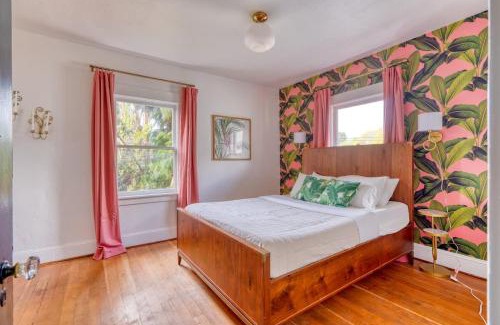 Hosford-Abernethy Apartment | Stay Portland Collection - Lively 2BR Old Hollywood Apt - 92 WalkScore