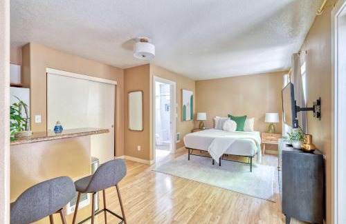 Corbett - Terwilliger - Lair Hill Apartment | Stay Portland - Peaceful Johns Landing Studio - Near OHSU