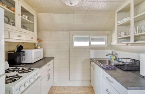 Buckman Neighborhood Apartment | Stay Portland - Sun-Filled Buckman Studio!