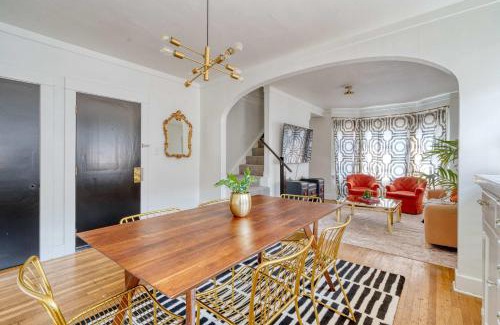 Hosford-Abernethy Apartment | Stay Portland - Warhol Suite - Art Deco Apartment - 92 WalkScore