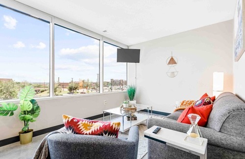 Downtown Kansas City Apartment | Stay Right in the Heart of Downtown+Free Parking