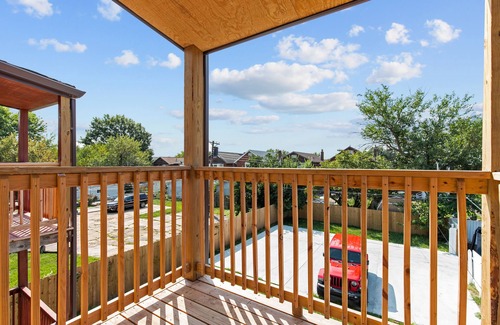 The Southampton Apartment | Stay STL*Long Term Stays*Private Balcony*Pets