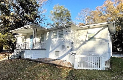 New Castle House | Stay @ The Birchwood - 15 min to DT