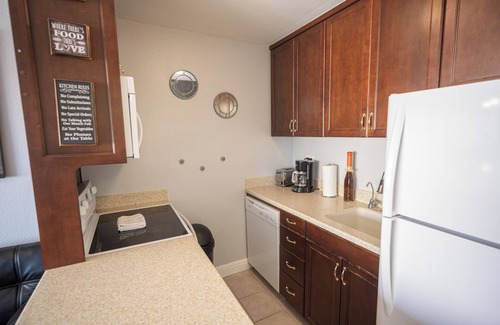 Las Vegas Strip Condo | Stay together on the strip - 6 comfy beds w/view!