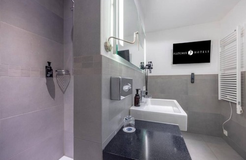 Heiligenhaus Hotel | Stay Unit Near Lake Baldeney With Bistro Dining Parking Included Pets Allowed