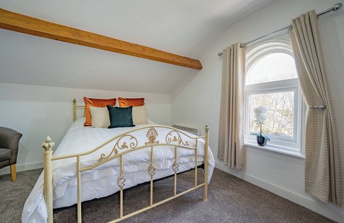 West Derby Apartment | Stay where it all began for The Beatles!