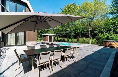 Waarland House | Stay with Private Pool & Hot Tub