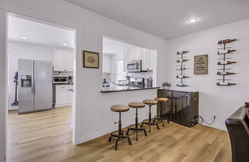 Midway City House | Stay with SIR Living for the best experience!