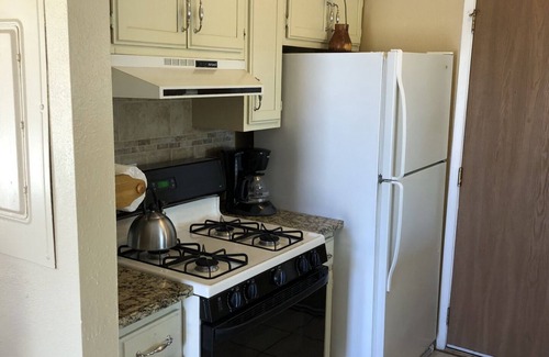 Rio Rancho Apartment | Stay With Us in Rio Rancho! Balloon Fiesta Shuttle Close. 2 REAL QUEEN BEDS!