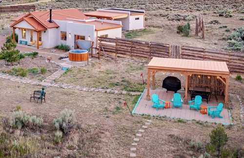 Taos House | StayatShala: Hot tub, Theater, 360 Views, 2 acres