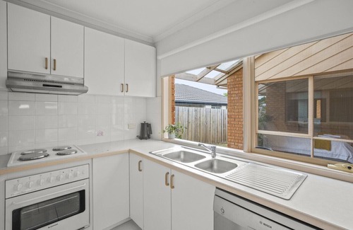 Narre Warren South House | StayAU 3BR Vacation Long stay Netflix Pet Friendly