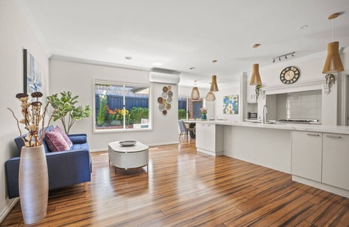 Officer House | StayAU 4BRM Modern Urban Holiday Home