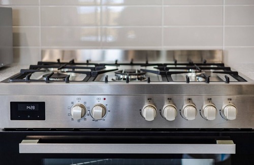 Wyndham Vale House | StayAU Charming 4BR Retreat in Wyndham Vale