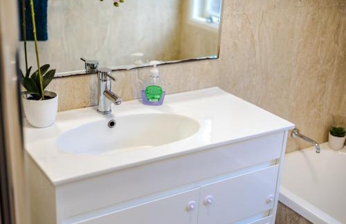 Glen Waverley House | StayAU Cozy Family Comfort Vibrant WIFI 5BRM Glen