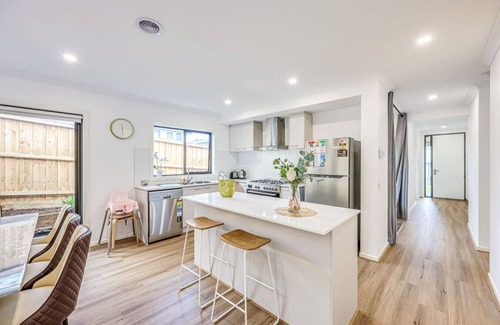 Officer House | StayAU Officer Newly 5BRM Homley Villa House