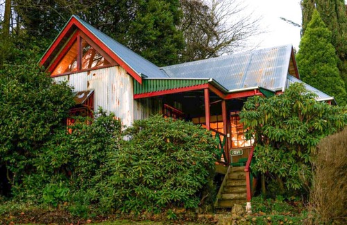 Mount Dandenong Cabin | StayAU Owls Croft Picturesque Cottage Valley View