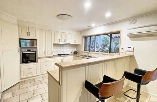 Wheelers Hill House | StayAU Spacious Garden Stunning 5BRM Home Wheelers Hill