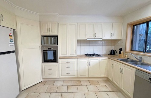 Wheelers Hill House | StayAU Spacious Garden Stunning 5BRM Home Wheelers Hill