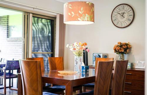 Point Cook House | StayAU Spacious Stay Point Cook