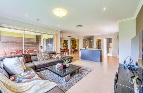 Point Cook House | StayAU Spacious Stay Point Cook