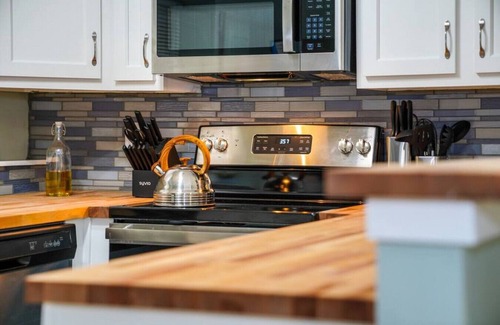 Lawrence House | StayAwhile: Country Retreat, your Peaceful Lawrence Getaway!
