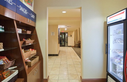 Fairfield Apartment | Staybridge Studio! Pool & Hot Tub. Free Breakfast. Explore Wine Country!