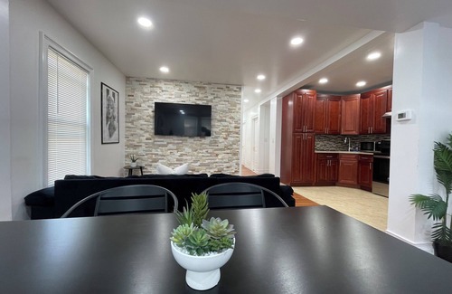 Queens Apartment | STAYCA Spacious Suite 4-bedroom apartment in Queens Near JFK