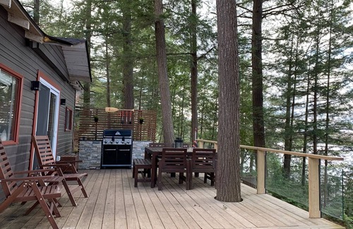 North Kawartha Cottage | STAYCATION IN CANADA! Panoramic sunset, 6decks, 2docks & Gazebo. Book NOW!
