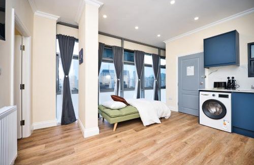 Stratford and New Town Apartment | Staycation in Stratford E15 ideal for 3
