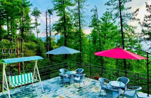 Mashobra Hotel | Staycation Premium Mud House with Balcony Mashobra - A Nature Retreat