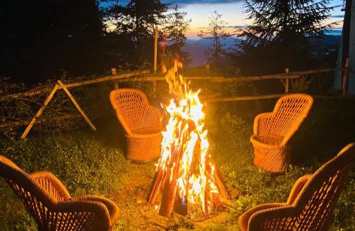 Mashobra Hotel | Staycation Premium Mud House with Balcony Mashobra - A Nature Retreat