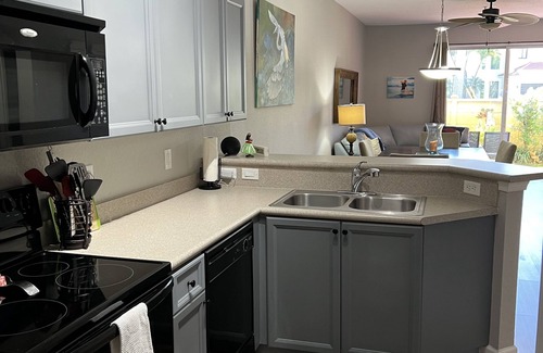 Boynton Beach Condo | Staycation Summer Spot, 2 Bedroom 2 Bath Renovated. WIFI+ Pool Close to Ocean