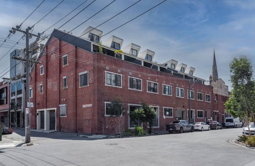 Brunswick Apartment | StayCentral - Brunswick Loft - Michael Street, Brunswick - 1 Bedroom, 1 Bed, 1.5 bathroom, 1 Parking, Pet Friendly