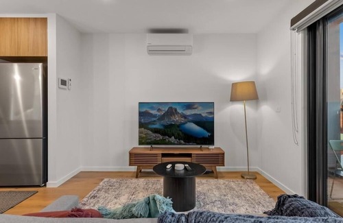 Brunswick House | StayCentral - Brunswick Central Townhouse - Union St, Brunswick - 3 Bedrooms, 4 Beds, 2 Bathrooms, 1 secure undercover parking spot.