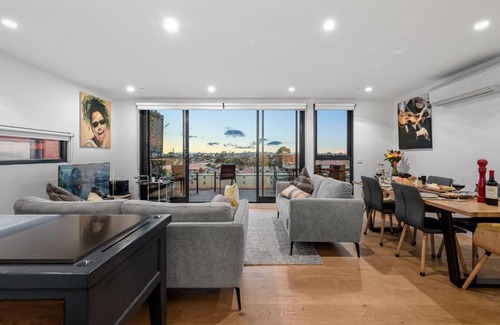 Brunswick East Apartment | StayCentral - East Brunswick Penthouse with Study