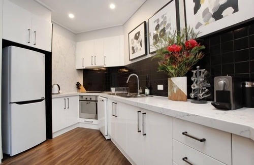 Melbourne Central Business District Apartment | StayCentral - Little Collins (CBD) - Little Collins St, Melbourne - 2 Bedrooms, 2 Beds, 1 Bathrooms, no dedicated parking spot but available nearby for a fee.