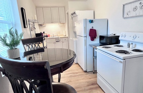 Kirksville Apartment | StayClose-ground lvl-pets-30+days